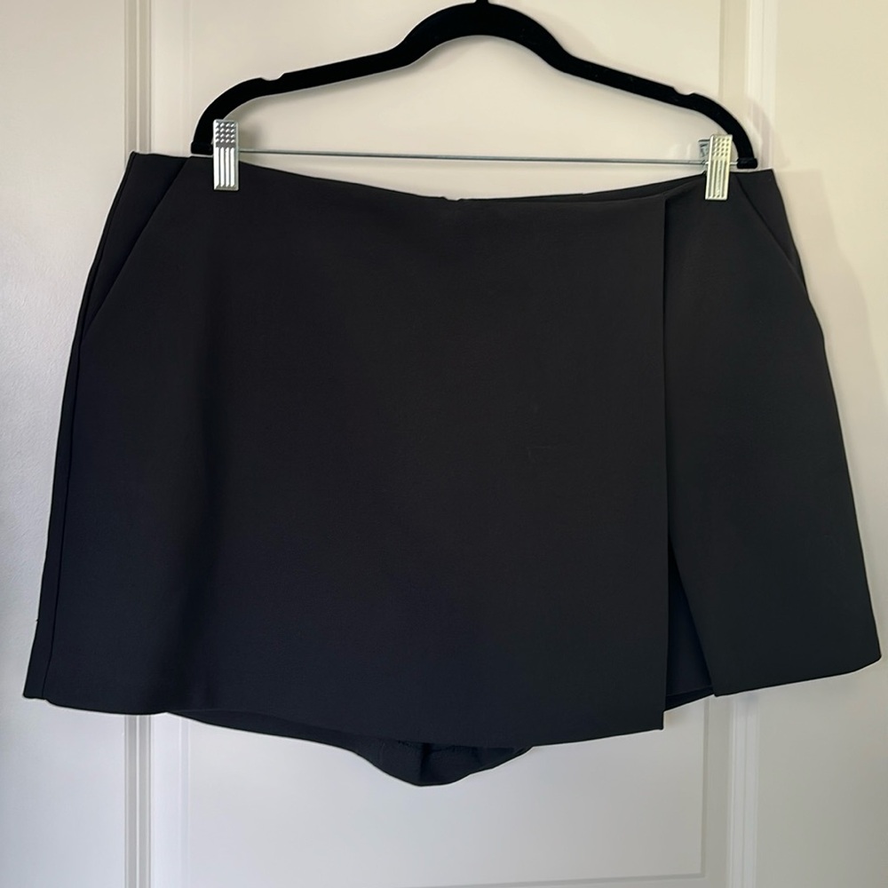 Black Skort